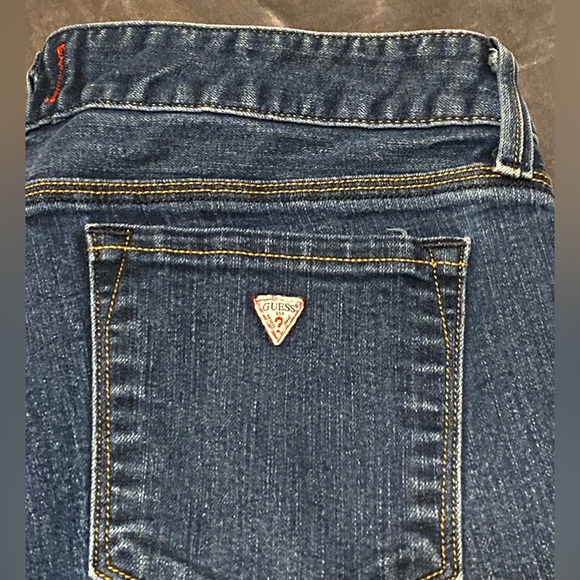 Size 32 dark wash vintage straight leg guess jeans! - Picture 2 of 4